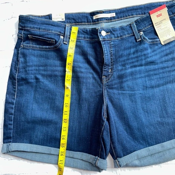 NWT Women’s 20W Levi’s Mid Length Hypersoft Denim Shorts - Picture 7 of 8